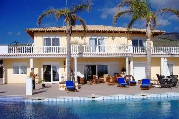 villa in Los Menores