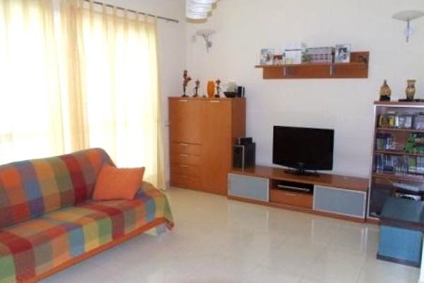Spacious living room