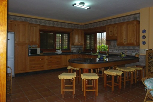 Spacious, fully equipped kitchen