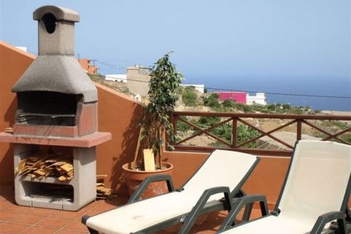 Terrace with sea view and barbecue
