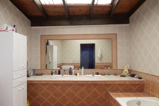 Spacious bathroom