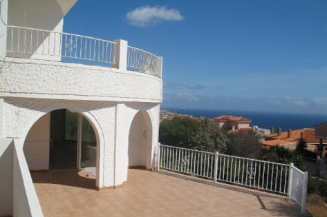 Spacious terraces with sea view