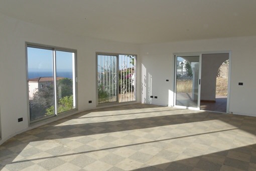 Light-flooded living room