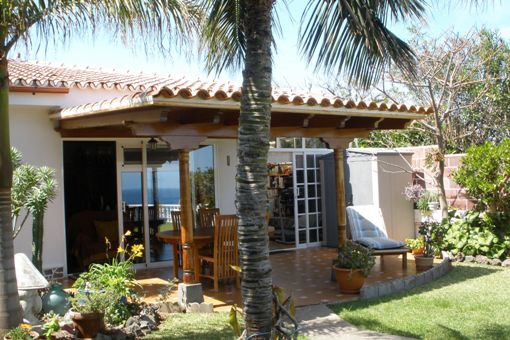 Access to the terrace from the two living rooms