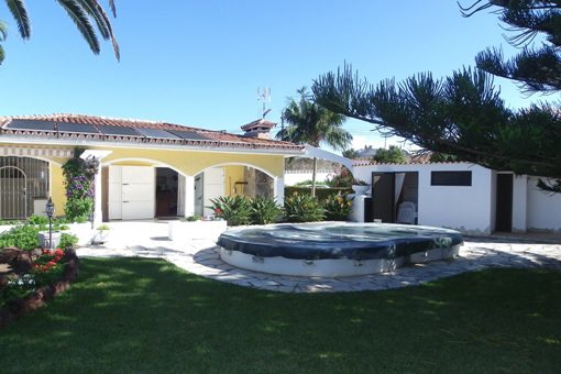 Cozy garden with pool in front of the house