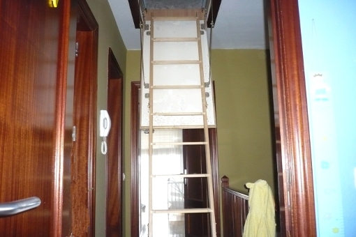 Acces to attic
