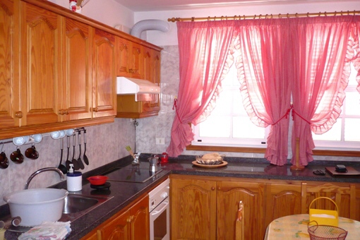 Fully fitted kitchen