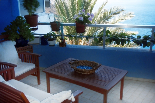 Quiet balcony with Teide and sea view