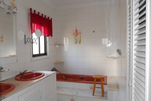 Spacious bathroom with bathtub