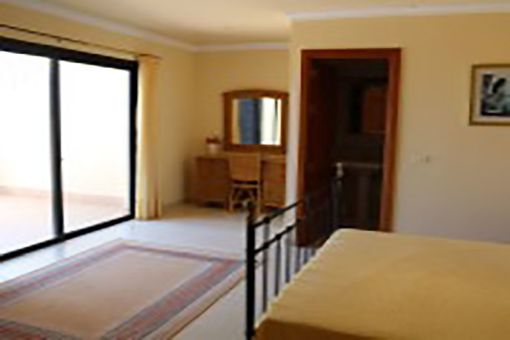 Master bedroom with bathroom en suite