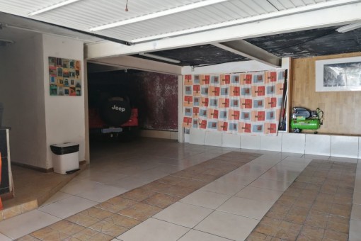 Spacious garage