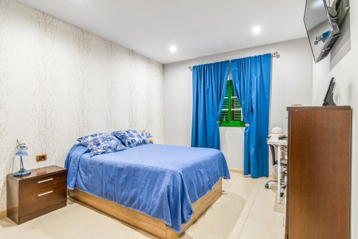 One of 5 bedrooms