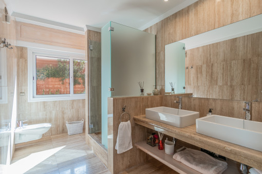 Another bathroom