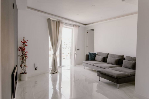 Living room with access to a terrace