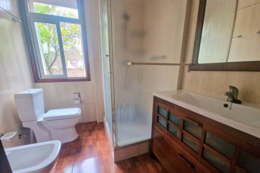 One of 3 bathrooms