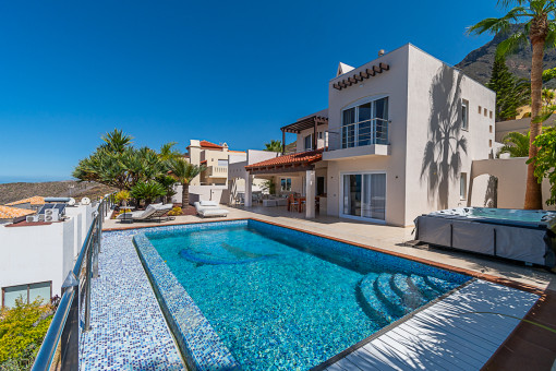 Beautiful villa with pool