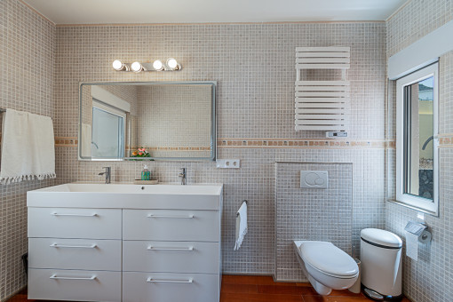 One of 3 bathrooms
