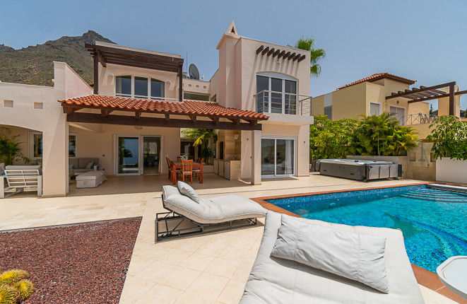Luxury villa with pool and panorama views in...