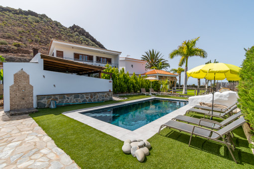 Finca with house, swimming pool and gardens in Guaza - Tenerife South