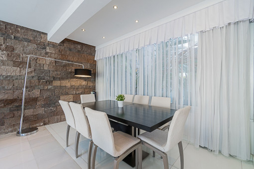 Dining area with nbatural stone wall 