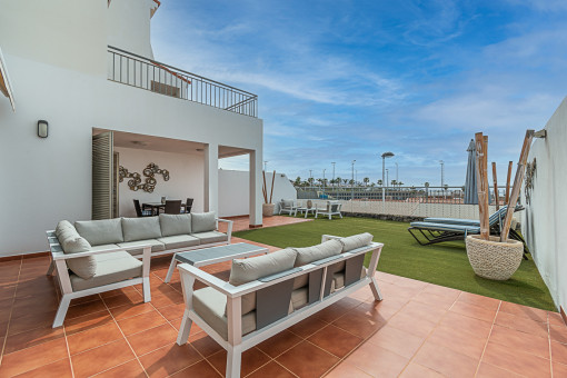 Modern 2-bedroom apartment with a very large terrace in the exclusive Magnolia Golf Resort residential complex, La Caleta