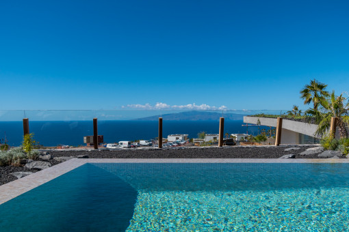Sea view pool