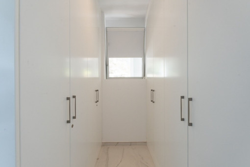 Walk-in wardrobe