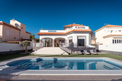 Fantastic villa with garden and private pool in the privileged area of El Madroñal