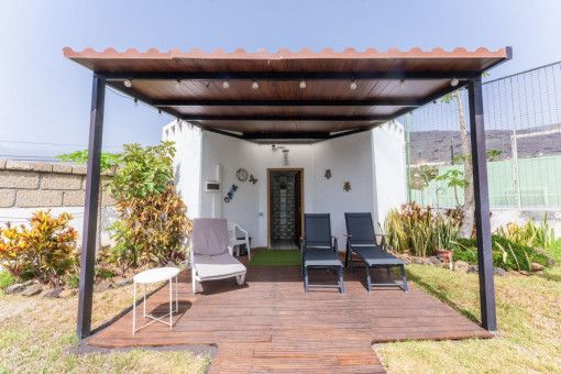 Pool house