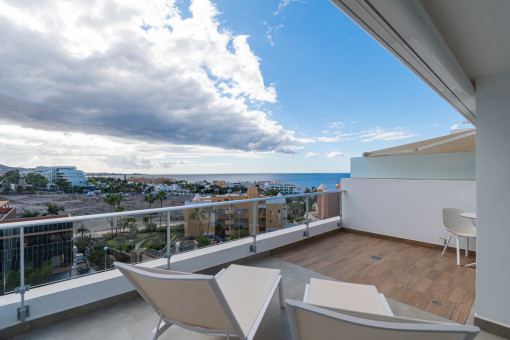 Spacious duplex penthouse with several terraces in the exclusive area of La Caleta