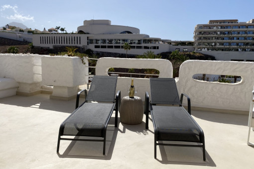 Fully renovated two-bedroom apartment with large terrace and views in Playa Paraíso