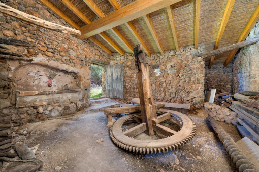 Oil mill