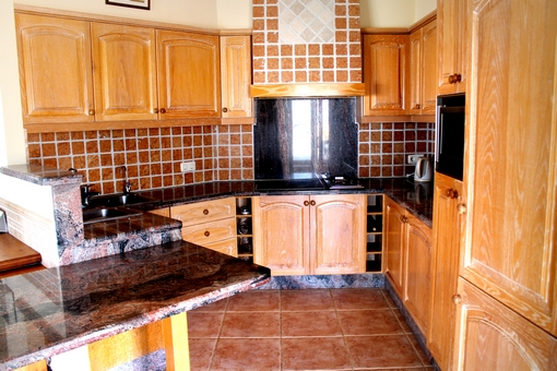 Rustic fitted kitchen