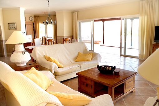 Spacious Living-and dining room with access to the terrace
