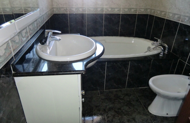 Elegant Bathroom with bath tub