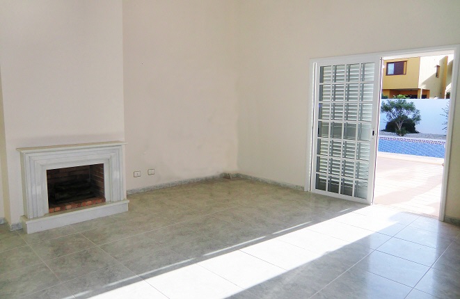 Bright living room with chimney and access to terrace
